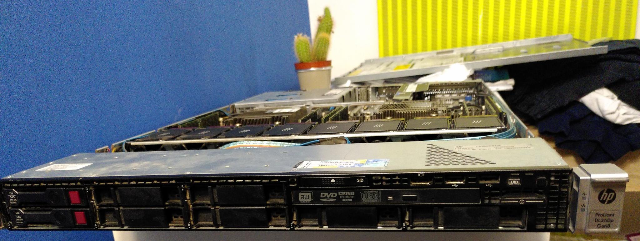 front view of HP 1U server